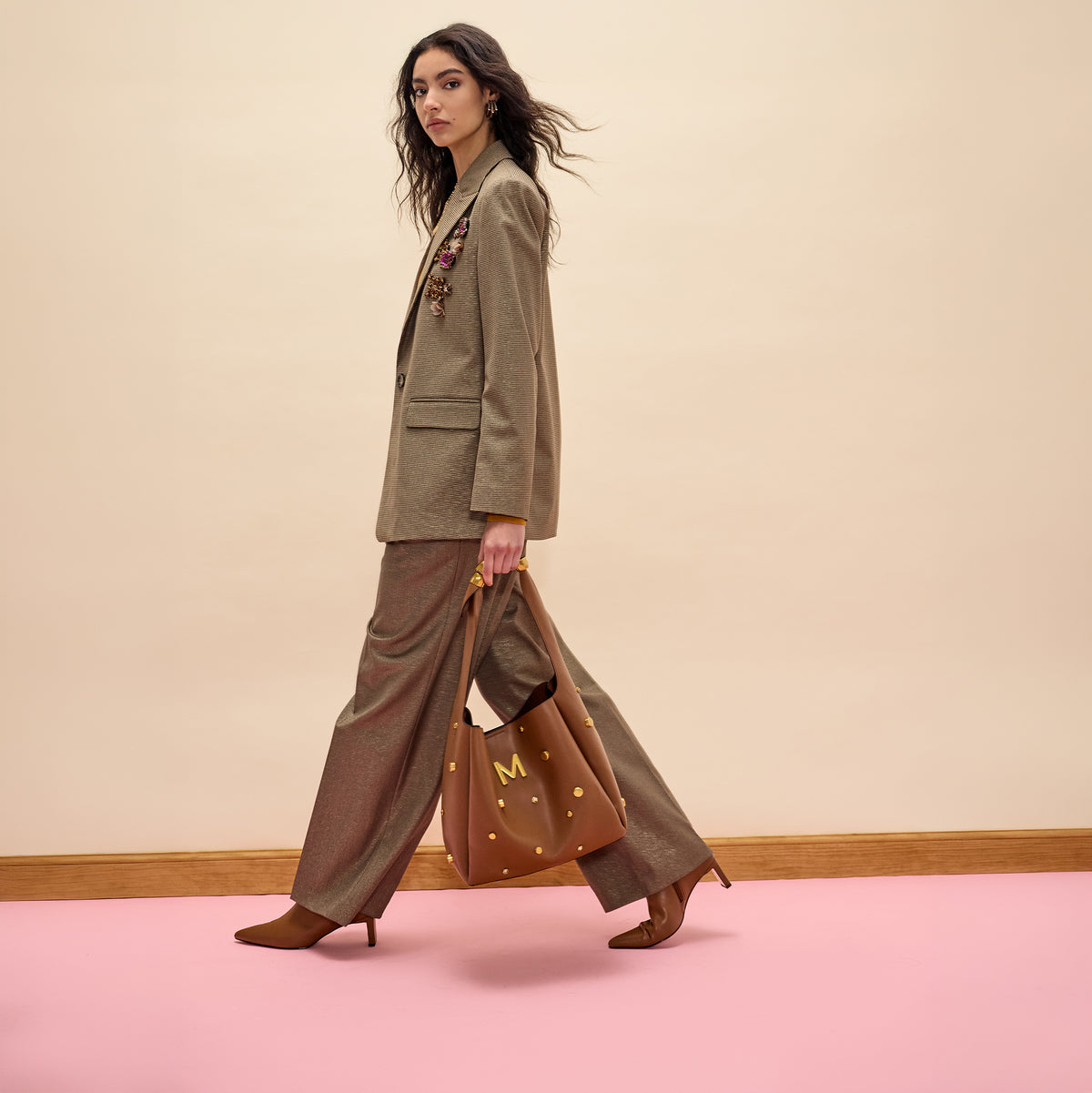 Veste dorée avec ornements