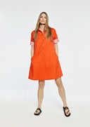 Kurzes Hemdblusenkleid mit kurzen Ärmeln