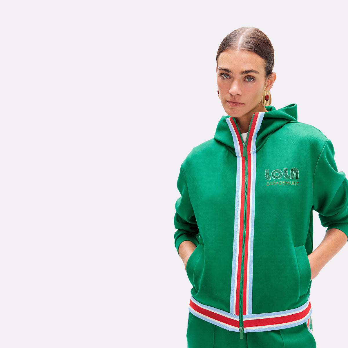 Sudadera verde con detalles tricolor