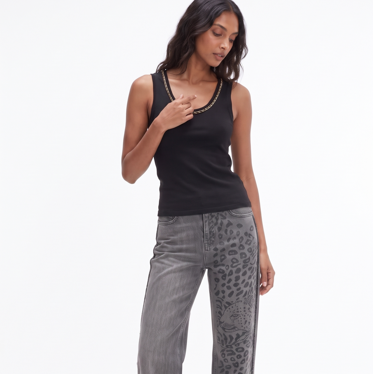 Jeans com estampado animal