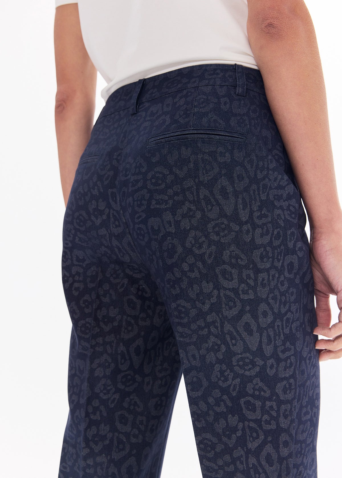 LF2614027_277 4 1300x1813