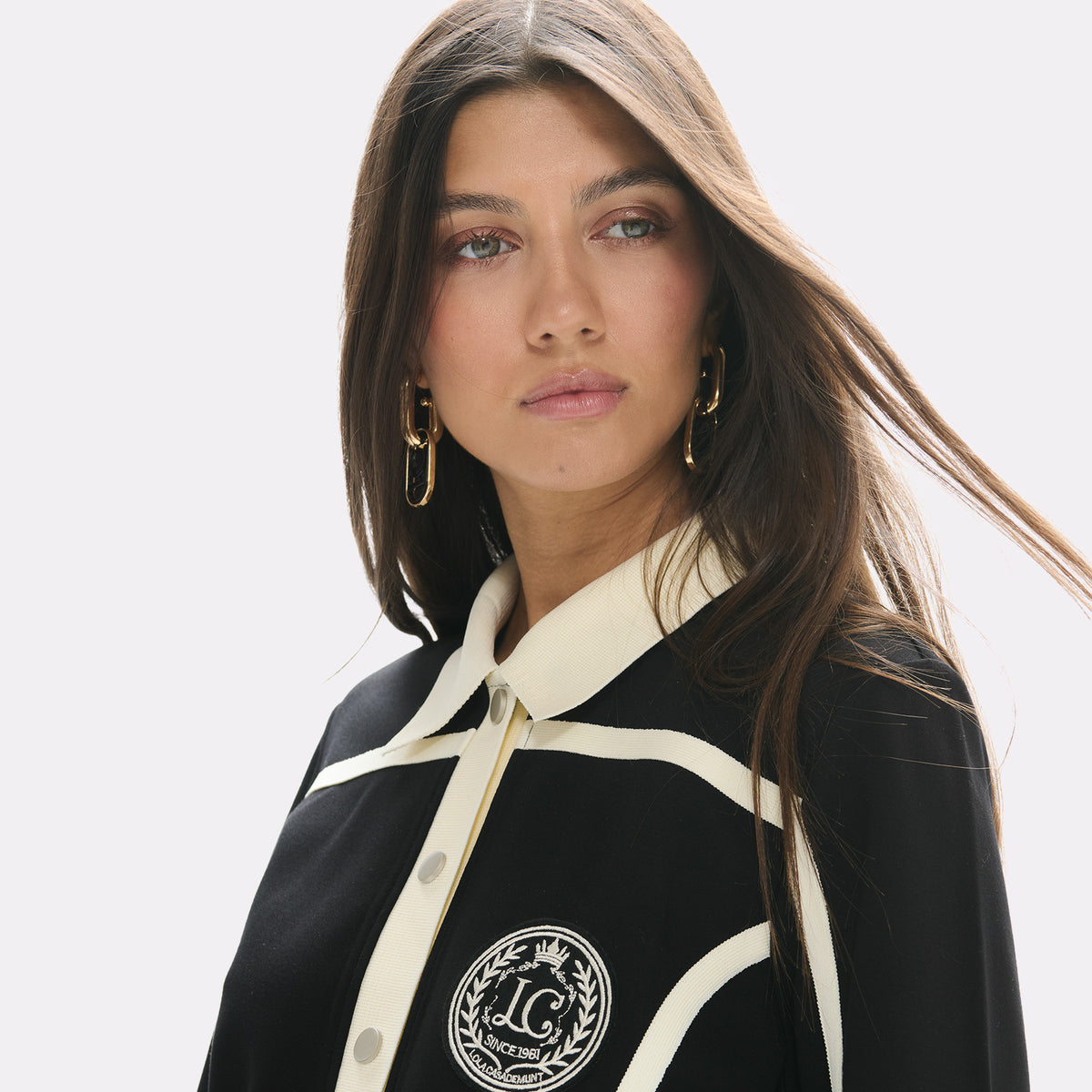 Robe courte noire et blanche
