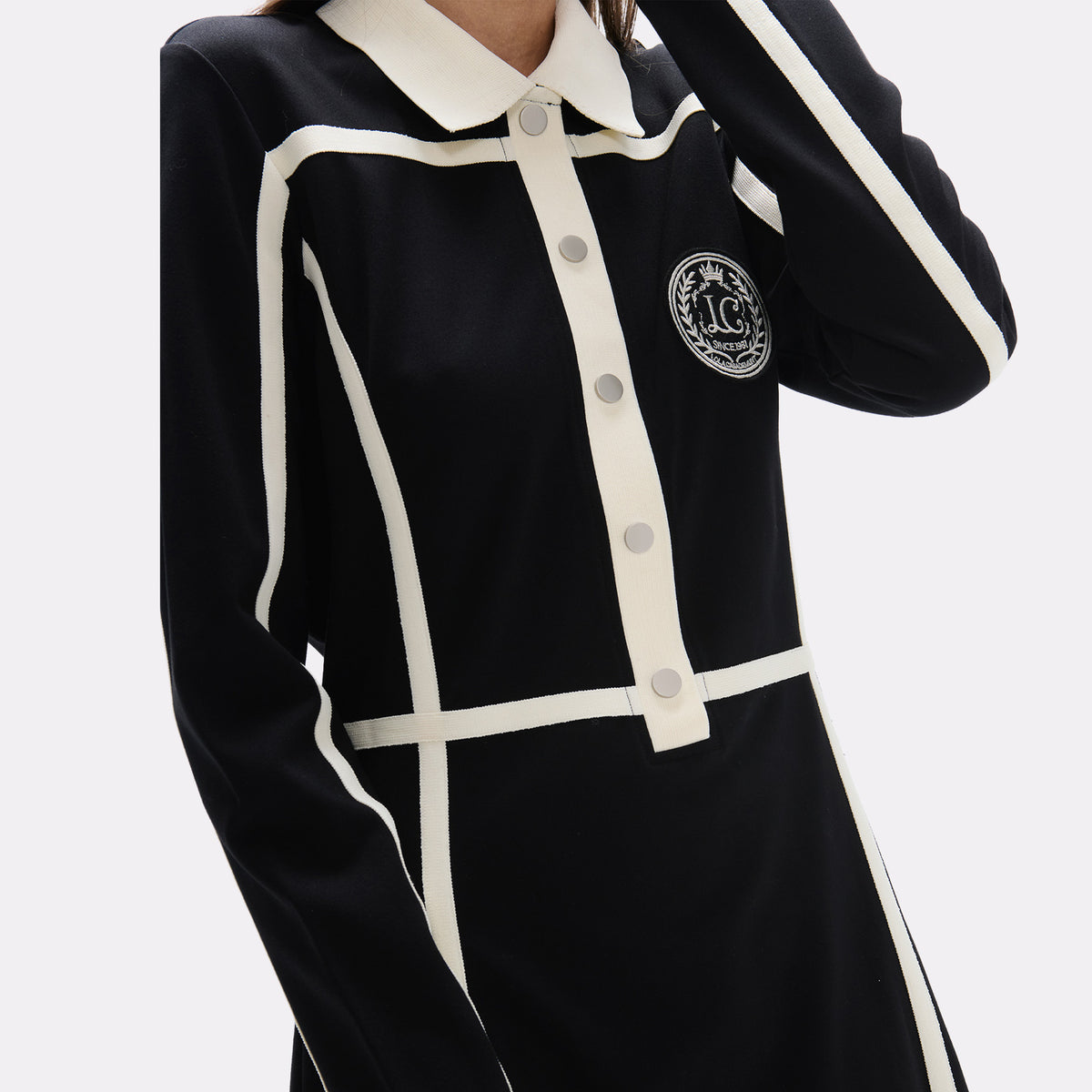 Robe courte noire et blanche