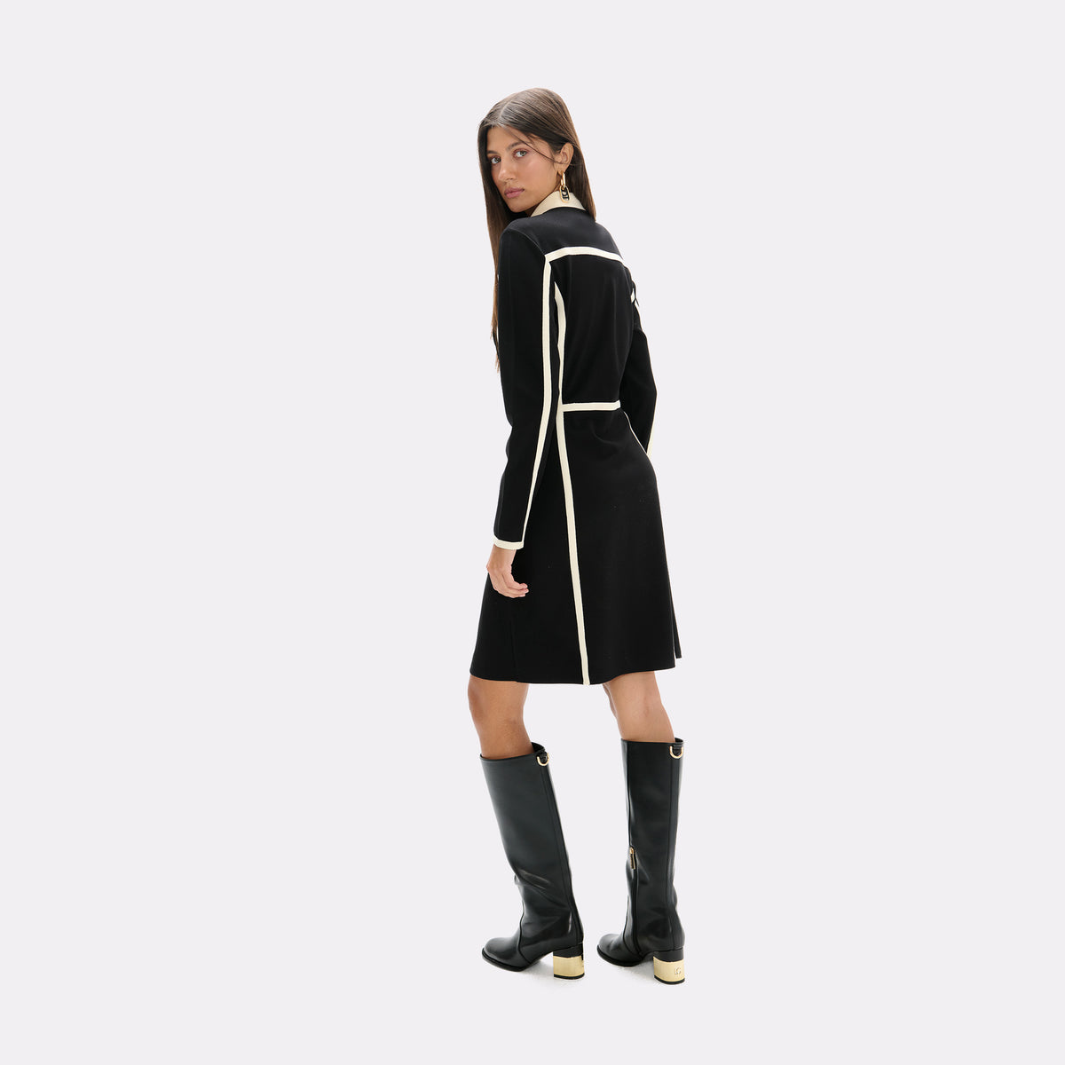 Robe courte noire et blanche