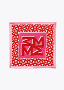 Foulard à motif monogramme rouge et rose.