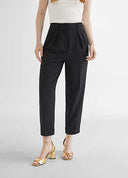 Schwarze Chinohose mit Bundfalten und Frontschlitz
