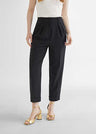 Schwarze Chinohose mit Bundfalten und Frontschlitz
